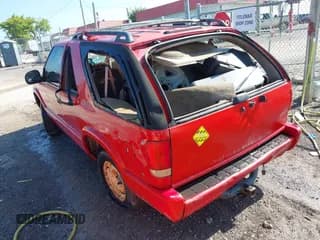 ✅ 1997 Chevrolet Blazer LS • VIN: 1GNCS18WXVK139982 • Lot: 42785000. Wystawiony na IAAI z przebiegiem 274 608 mil. Bezpłatny archiwum sprzedaży aukcyjnych z USA i szczegółowy raport historii pojazdu na DreamBid. Zdjęcie 3.