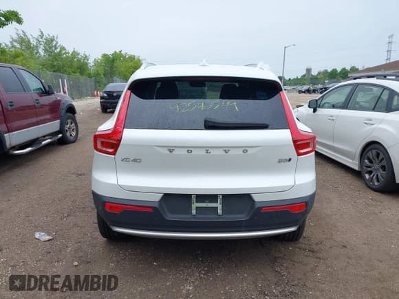 ✅ 2024 Volvo XC40 Ultimate Bright Theme • VIN: YV4L12UF8R2265543 • Lot: 42546549. Wystawiony na IAAI z przebiegiem Nie podano. Bezpłatny archiwum sprzedaży aukcyjnych z USA i szczegółowy raport historii pojazdu na DreamBid. Zdjęcie 16.