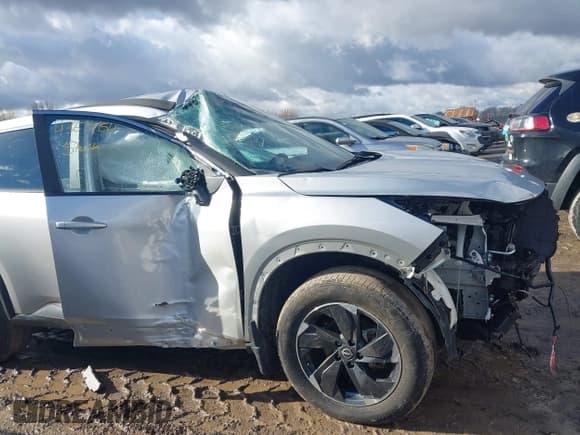 ✅ 2024 Nissan Rogue SV • VIN: JN8BT3BB9RW175118 • Лот: 43674154. Опубликован ранее на IAAI с пробегом 12 087 миль. Бесплатный доступ к архиву аукционных продаж из США и подробный отчёт об истории автомобиля на DreamBid. Изображение 18.