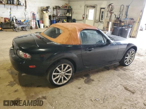 ✅ 2006 Mazda MX-5 Miata Touring • VIN: JM1NC25F760104855 • Lot: 52715275. Wystawiony na Copart z przebiegiem 171 307 mil. Bezpłatny archiwum sprzedaży aukcyjnych z USA i szczegółowy raport historii pojazdu na DreamBid. Zdjęcie 3.