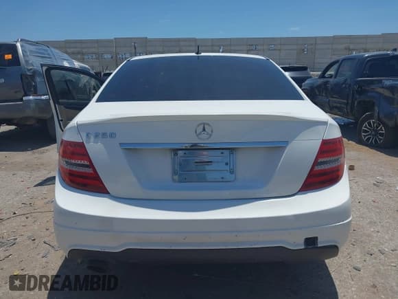 ✅ 2014 Mercedes-Benz C 250 Sport • VIN: WDDGF4HB7EG255887 • Lot: 42526938. Listed on IAAI with 158,417 mi. Free auction sales archive from the USA and detailed vehicle history report at DreamBid. Image 17.