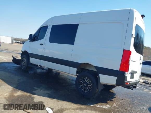 ✅ 2019 Mercedes-Benz Sprinter Cargo • VIN: W1W4EBVYXKP194953 • Lot: 41680933. Listed on IAAI with 102,523 mi. Free auction sales archive from the USA and detailed vehicle history report at DreamBid. Image 3.