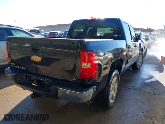 ✅ 2010 Chevrolet Silverado 1500 LT • VIN: 3GCRCSE02AG225245 • Lot: 43597712. Wystawiony na IAAI z przebiegiem 283 273 mil. Bezpłatny archiwum sprzedaży aukcyjnych z USA i szczegółowy raport historii pojazdu na DreamBid. Zdjęcie 4.