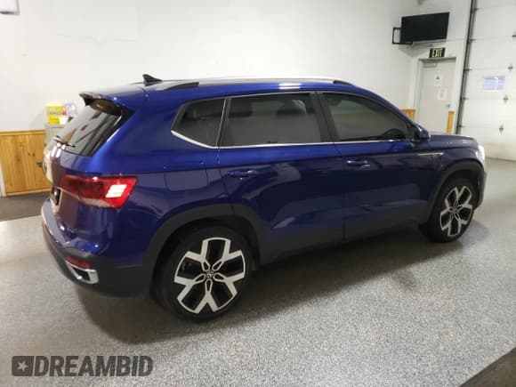 ✅ 2023 Volkswagen Taos SEL • VIN: 3VV2X7B22PM324085 • Lot: 84474205. Wystawiony na Copart z przebiegiem 23 110 mil. Bezpłatny archiwum sprzedaży aukcyjnych z USA i szczegółowy raport historii pojazdu na DreamBid. Zdjęcie 3.