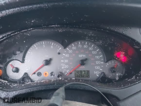 ✅ 2000 Ford Focus ZX3 • VIN: 3FAFP3137YR246156 • Lot: 41330476. Wystawiony na IAAI z przebiegiem 209 212 mil. Bezpłatny archiwum sprzedaży aukcyjnych z USA i szczegółowy raport historii pojazdu na DreamBid. Zdjęcie 7.