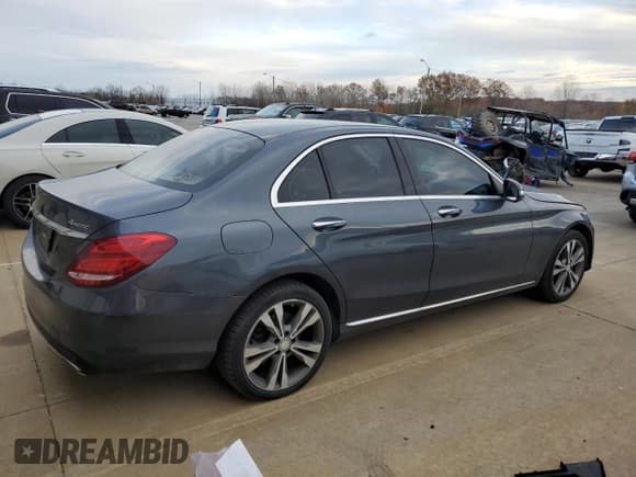 ✅ 2015 Mercedes-Benz C 300 Sport • VIN: 55SWF4KB7FU075835 • Лот: 92116705. Опубликован ранее на Copart с пробегом 134 613 миль. Бесплатный доступ к архиву аукционных продаж из США и подробный отчёт об истории автомобиля на DreamBid. Изображение 3.