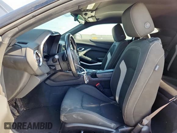 ✅ 2020 Chevrolet Camaro 1LT • VIN: 1G1FB1RX2L0130644 • Lot: 61681545. Wystawiony na Copart z przebiegiem 74 016 mil. Bezpłatny archiwum sprzedaży aukcyjnych z USA i szczegółowy raport historii pojazdu na DreamBid. Zdjęcie 7.