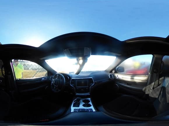 ✅ 2016 Jeep Grand Cherokee SRT • VIN: 1C4RJFDJ1GC373079 • Lot: 43528859. Wystawiony na IAAI z przebiegiem 25 574 mil. Bezpłatny archiwum sprzedaży aukcyjnych z USA i szczegółowy raport historii pojazdu na DreamBid. Zdjęcie 20.