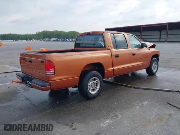 ✅ 2000 Dodge Dakota Sport • VIN: 1B7GL2AX6YS624270 • Lot: 42115234. Listed on IAAI with 187,410 mi. Free auction sales archive from the USA and detailed vehicle history report at DreamBid. Image 4.