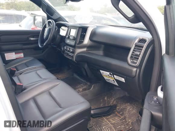 2021 Ram 1500 Tradesman z VIN 1C6SRFCT6MN817223, wystawiony jako IAAI lot #43365461 z przebiegiem 29 074 mil mil oraz . Historia ofert i sprzedaży dostępna na DreamBid. Obrazek 5.
