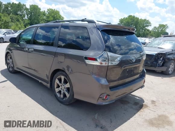 ✅ 2014 Toyota Sienna SE • VIN: 5TDXK3DC8ES443113 • Lot: 42735795. Wystawiony na IAAI z przebiegiem 235 269 mil. Bezpłatny archiwum sprzedaży aukcyjnych z USA i szczegółowy raport historii pojazdu na DreamBid. Zdjęcie 3.