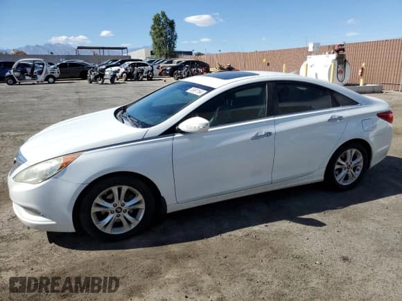 ✅ 2011 Hyundai Sonata SE • VIN: 5NPEC4AC0BH242371 • Lot: 76991164. Listed on Copart with 212,518 mi. Free auction sales archive from the USA and detailed vehicle history report at DreamBid. Image 1.