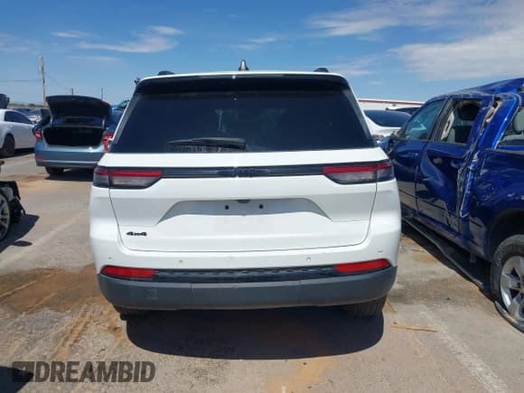 ✅ 2024 Jeep Grand Cherokee Laredo • VIN: 1C4RJHAG2RC109117 • Lot: 42867099. Listed on IAAI with 33,157 mi. Free auction sales archive from the USA and detailed vehicle history report at DreamBid. Image 15.