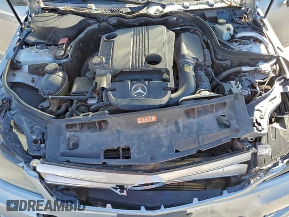 ✅ 2013 Mercedes-Benz C 250 Sport • VIN: WDDGF4HB4DA810120 • Lot: 91931405. Wystawiony na Copart z przebiegiem 120 448 mil. Bezpłatny archiwum sprzedaży aukcyjnych z USA i szczegółowy raport historii pojazdu na DreamBid. Zdjęcie 11.