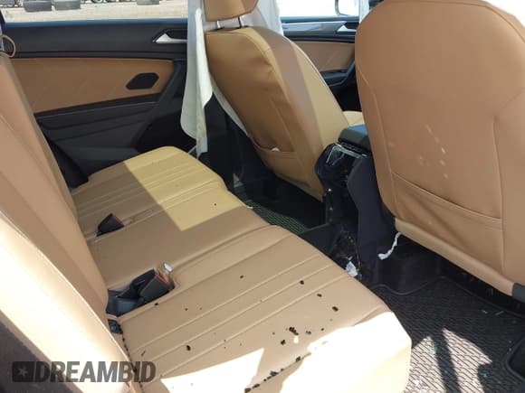 ✅ 2024 Volkswagen Tiguan SE R-Line Black • VIN: 3VV8B7AX7RM121329 • Lot: 42854151. Wystawiony na IAAI z przebiegiem 16 960 mil. Bezpłatny archiwum sprzedaży aukcyjnych z USA i szczegółowy raport historii pojazdu na DreamBid. Zdjęcie 8.