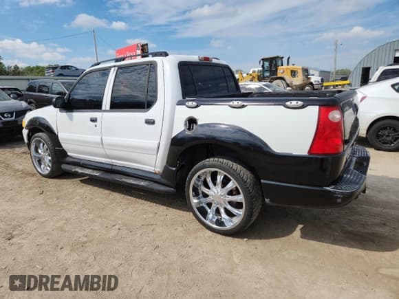 ✅ 2004 Ford Explorer Sport Trac XLS • VIN: 1FMZU77K24UA66118 • Lot: 81629695. Listed on Copart with 224,369 mi. Free auction sales archive from the USA and detailed vehicle history report at DreamBid. Image 2.