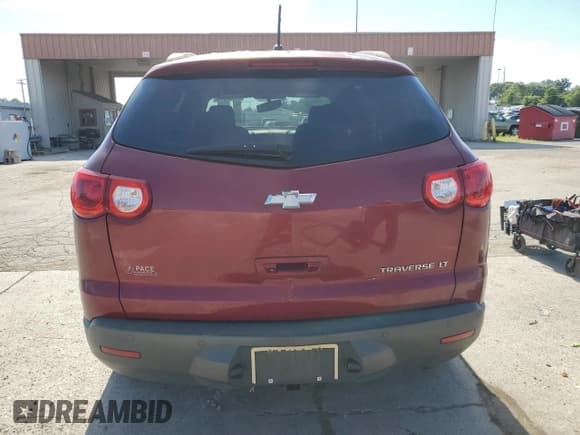 ✅ 2010 Chevrolet Traverse 1LT • VIN: 1GNLRFED4AS126232 • Lot: 61308014. Wystawiony na Copart z przebiegiem 185 140 mil. Bezpłatny archiwum sprzedaży aukcyjnych z USA i szczegółowy raport historii pojazdu na DreamBid. Zdjęcie 6.