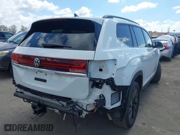 ✅ 2024 Volkswagen Atlas SE • VIN: 1V2JR2CAXRC610072 • Лот: 43346494. Опубликован ранее на IAAI с пробегом 17 778 миль. Бесплатный доступ к архиву аукционных продаж из США и подробный отчёт об истории автомобиля на DreamBid. Изображение 4.