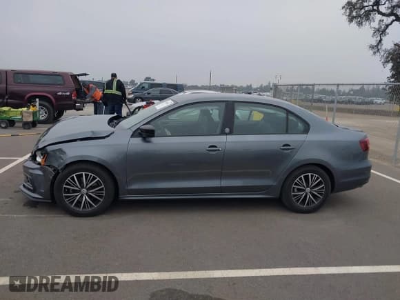 ✅ 2018 Volkswagen Jetta SE • VIN: 3VWDB7AJ1JM249415 • Lot: 43810974. Wystawiony na IAAI z przebiegiem 97 833 mil. Bezpłatny archiwum sprzedaży aukcyjnych z USA i szczegółowy raport historii pojazdu na DreamBid. Zdjęcie 14.