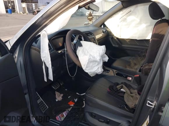 ✅ 2023 Volkswagen Tiguan SE R-Line Black • VIN: 3VVCB7AX7PM122004 • Лот: 43344585. Опубликован ранее на IAAI с пробегом 22 325 миль. Бесплатный доступ к архиву аукционных продаж из США и подробный отчёт об истории автомобиля на DreamBid. Изображение 18.