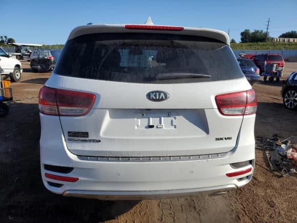 ✅ 2017 Kia Sorento SX • VIN: 5XYPKDA58HG311871 • Lot: 80352025. Listed on Copart with 110,013 mi. Free auction sales archive from the USA and detailed vehicle history report at DreamBid. Image 6.