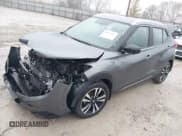 ✅ 2019 Nissan Kicks S • VIN: 3N1CP5CU0KL516193 • Lot: 41474237. Wystawiony na IAAI z przebiegiem 50 357 mil. Bezpłatny archiwum sprzedaży aukcyjnych z USA i szczegółowy raport historii pojazdu na DreamBid. Zdjęcie 18.