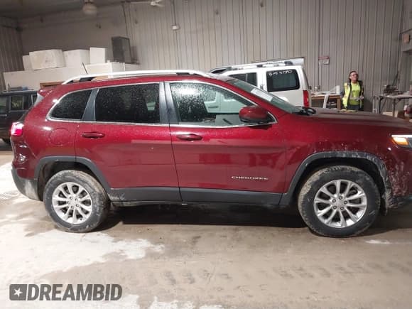 ✅ 2019 Jeep Cherokee Upland • VIN: 1C4PJMCX8KD234099 • Lot: 42317967. Wystawiony na IAAI z przebiegiem 61 533 mil. Bezpłatny archiwum sprzedaży aukcyjnych z USA i szczegółowy raport historii pojazdu na DreamBid. Zdjęcie 13.