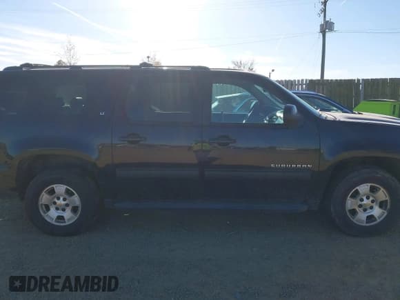 ✅ 2013 Chevrolet Suburban LT • VIN: 1GNSKJE78DR173059 • Lot: 43699809. Wystawiony na IAAI z przebiegiem 225 390 mil. Bezpłatny archiwum sprzedaży aukcyjnych z USA i szczegółowy raport historii pojazdu na DreamBid. Zdjęcie 13.