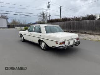 ✅ 1972 Mercedes-Benz 280 • VIN: 10806712008789 • Лот: 50106295. Опубликован ранее на Copart с пробегом 32 120 миль. Бесплатный доступ к архиву аукционных продаж из США и подробный отчёт об истории автомобиля на DreamBid. Изображение 3.
