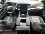 ✅ 2022 Jeep Wagoneer Series I • VIN: 1C4SJVAT2NS217038 • Lot: 62172605. Wystawiony na Copart z przebiegiem 62 514 mil. Bezpłatny archiwum sprzedaży aukcyjnych z USA i szczegółowy raport historii pojazdu na DreamBid. Zdjęcie 8.