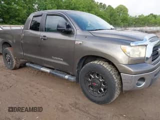 ✅ 2008 Toyota Tundra • VIN: 5TBBV54148S504286 • Lot: 42246145. Wystawiony na IAAI z przebiegiem 171 771 mil. Bezpłatny archiwum sprzedaży aukcyjnych z USA i szczegółowy raport historii pojazdu na DreamBid. Zdjęcie 1.