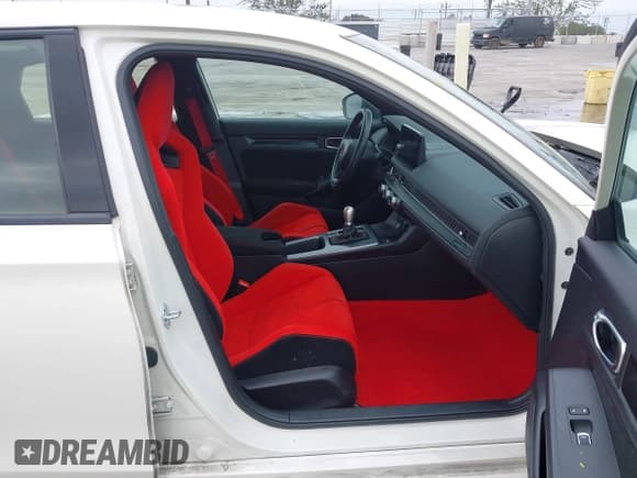 ✅ 2023 Honda Civic Type R • VIN: JHMFL5G40PX003388 • Lot: 42592377. Wystawiony na IAAI z przebiegiem 78 392 mil. Bezpłatny archiwum sprzedaży aukcyjnych z USA i szczegółowy raport historii pojazdu na DreamBid. Zdjęcie 5.