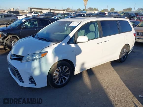 ✅ 2019 Toyota Sienna XLE • VIN: 5TDDZ3DC0KS220459 • Lot: 43897374. Wystawiony na IAAI z przebiegiem 82 334 mil. Bezpłatny archiwum sprzedaży aukcyjnych z USA i szczegółowy raport historii pojazdu na DreamBid. Zdjęcie 19.