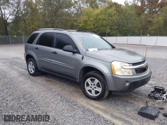 ✅ 2005 Chevrolet Equinox LS • VIN: 2CNDL23F956088335 • Lot: 43530406. Wystawiony na IAAI z przebiegiem 210 392 mil. Bezpłatny archiwum sprzedaży aukcyjnych z USA i szczegółowy raport historii pojazdu na DreamBid. Zdjęcie 1.
