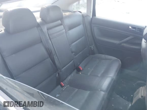 ✅ 2005 Volkswagen Passat GLS • VIN: WVWAE63B65E032189 • Lot: 42354181. Listed on IAAI with Not provided. Free auction sales archive from the USA and detailed vehicle history report at DreamBid. Image 8.