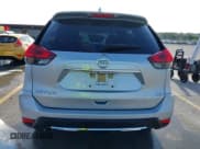 ✅ 2018 Nissan Rogue SL • VIN: JN8AT2MT6JW455319 • Lot: 42685985. Wystawiony na IAAI z przebiegiem 134 834 mil. Bezpłatny archiwum sprzedaży aukcyjnych z USA i szczegółowy raport historii pojazdu na DreamBid. Zdjęcie 17.