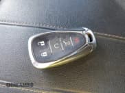 ✅ 2019 Chevrolet Traverse LT Cloth • VIN: 1GNERGKW1KJ137975 • Lot: 43710356. Wystawiony na IAAI z przebiegiem 168 596 mil. Bezpłatny archiwum sprzedaży aukcyjnych z USA i szczegółowy raport historii pojazdu na DreamBid. Zdjęcie 11.