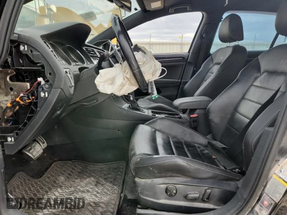 ✅ 2015 Volkswagen Golf R • VIN: WVWLF7AUXFW222878 • Lot: 81098525. Wystawiony na Copart z przebiegiem 72 205 mil. Bezpłatny archiwum sprzedaży aukcyjnych z USA i szczegółowy raport historii pojazdu na DreamBid. Zdjęcie 7.