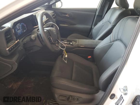 ✅ 2025 Toyota Crown XLE • VIN: JTDACAAJ0S3017083 • Lot: 80668275. Wystawiony na Copart z przebiegiem 2 660 mil. Bezpłatny archiwum sprzedaży aukcyjnych z USA i szczegółowy raport historii pojazdu na DreamBid. Zdjęcie 7.