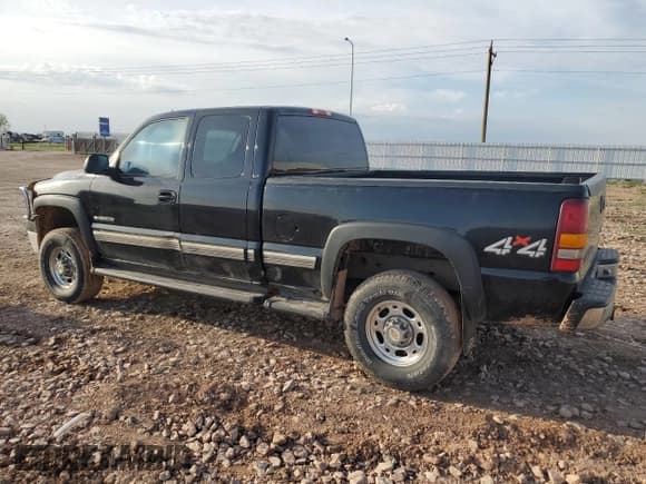 ✅ 2001 Chevrolet Silverado 2500HD LS • VIN: 1GCHK29U21E270835 • Lot: 55666065. Wystawiony na Copart z przebiegiem 128 047 mil. Bezpłatny archiwum sprzedaży aukcyjnych z USA i szczegółowy raport historii pojazdu na DreamBid. Zdjęcie 2.