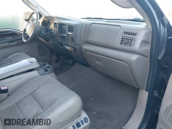 ✅ 2003 Ford Excursion Limited • VIN: 1FMSU43P93EC70666 • Lot: 43376166. Wystawiony na IAAI z przebiegiem 197 976 mil. Bezpłatny archiwum sprzedaży aukcyjnych z USA i szczegółowy raport historii pojazdu na DreamBid. Zdjęcie 5.