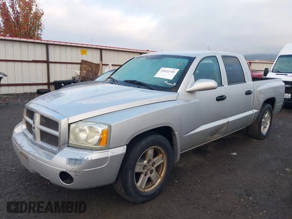 ✅ 2005 Dodge Dakota ST • VIN: 1D7HW28N65S130251 • Лот: 43622144. Опубликован ранее на IAAI с пробегом 205 489 миль. Бесплатный доступ к архиву аукционных продаж из США и подробный отчёт об истории автомобиля на DreamBid. Изображение 2.