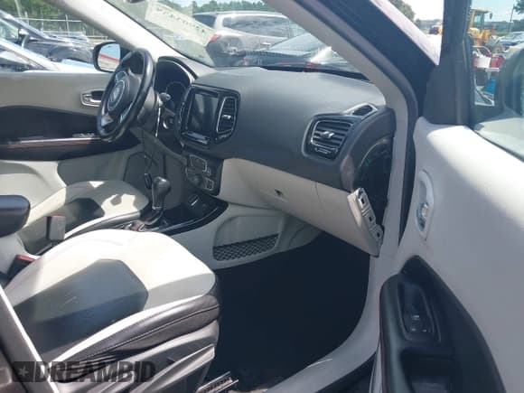 ✅ 2020 Jeep Compass Limited • VIN: 3C4NJCCB4LT198607 • Lot: 42903408. Listed on IAAI with 110,076 mi. Free auction sales archive from the USA and detailed vehicle history report at DreamBid. Image 5.