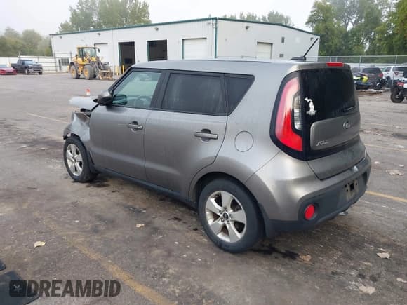 ✅ 2017 Kia Soul • VIN: KNDJN2A28H7488621 • Lot: 43310652. Wystawiony na IAAI z przebiegiem 55 324 mil. Bezpłatny archiwum sprzedaży aukcyjnych z USA i szczegółowy raport historii pojazdu na DreamBid. Zdjęcie 3.