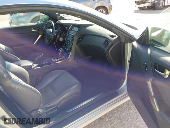 ✅ 2013 Hyundai Genesis Coupe 2.0T • VIN: KMHHT6KD6DU084767 • Lot: 43622756. Wystawiony na IAAI z przebiegiem 134 708 mil. Bezpłatny archiwum sprzedaży aukcyjnych z USA i szczegółowy raport historii pojazdu na DreamBid. Zdjęcie 5.