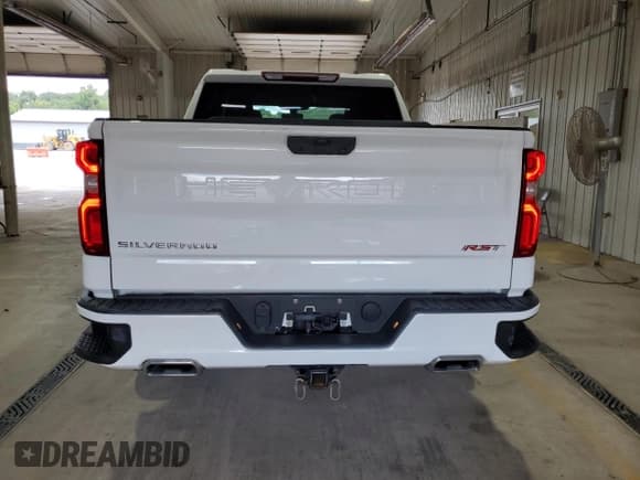 ✅ 2021 Chevrolet Silverado 1500 RST • VIN: 3GCUYEET2MG225371 • Lot: 71009395. Wystawiony na Copart z przebiegiem 114 104 mil. Bezpłatny archiwum sprzedaży aukcyjnych z USA i szczegółowy raport historii pojazdu na DreamBid. Zdjęcie 6.