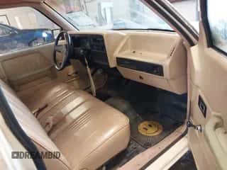 1987 Dodge Dakota z VIN 1B7GN14M1HS486188, wystawiony jako IAAI lot #42290899 z przebiegiem 100 085 mil mil oraz . Historia ofert i sprzedaży dostępna na DreamBid. Obrazek 5.