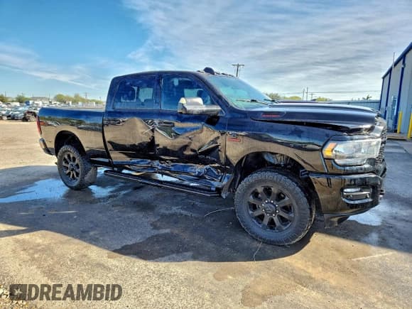 ✅ 2022 Ram 2500 Big Horn • VIN: 3C6UR5DL6NG319129 • Lot: 95545945. Wystawiony na Copart z przebiegiem 20 648 mil. Bezpłatny archiwum sprzedaży aukcyjnych z USA i szczegółowy raport historii pojazdu na DreamBid. Zdjęcie 4.