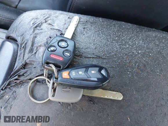 ✅ 2010 Honda Accord EX-L • VIN: 1HGCS2B81AA000284 • Lot: 42539374. Listed on IAAI with 211,009 mi. Free auction sales archive from the USA and detailed vehicle history report at DreamBid. Image 11.