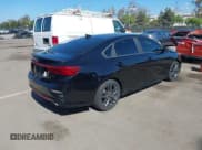 ✅ 2020 Kia Forte GT-Line • VIN: 3KPF34AD5LE137876 • Lot: 43506573. Wystawiony na IAAI z przebiegiem 77 534 mil. Bezpłatny archiwum sprzedaży aukcyjnych z USA i szczegółowy raport historii pojazdu na DreamBid. Zdjęcie 4.